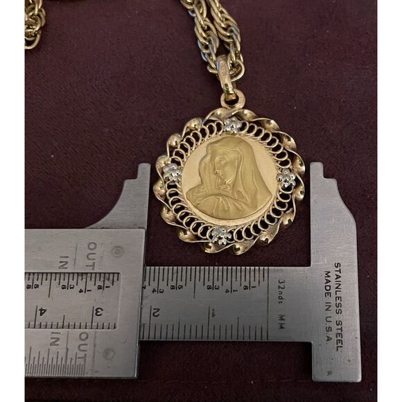 Vintage 18K 750 Gold Virgin Mary Madonna Pendant Charm Italy with Chain & Box 5g - Picture 11 of 14